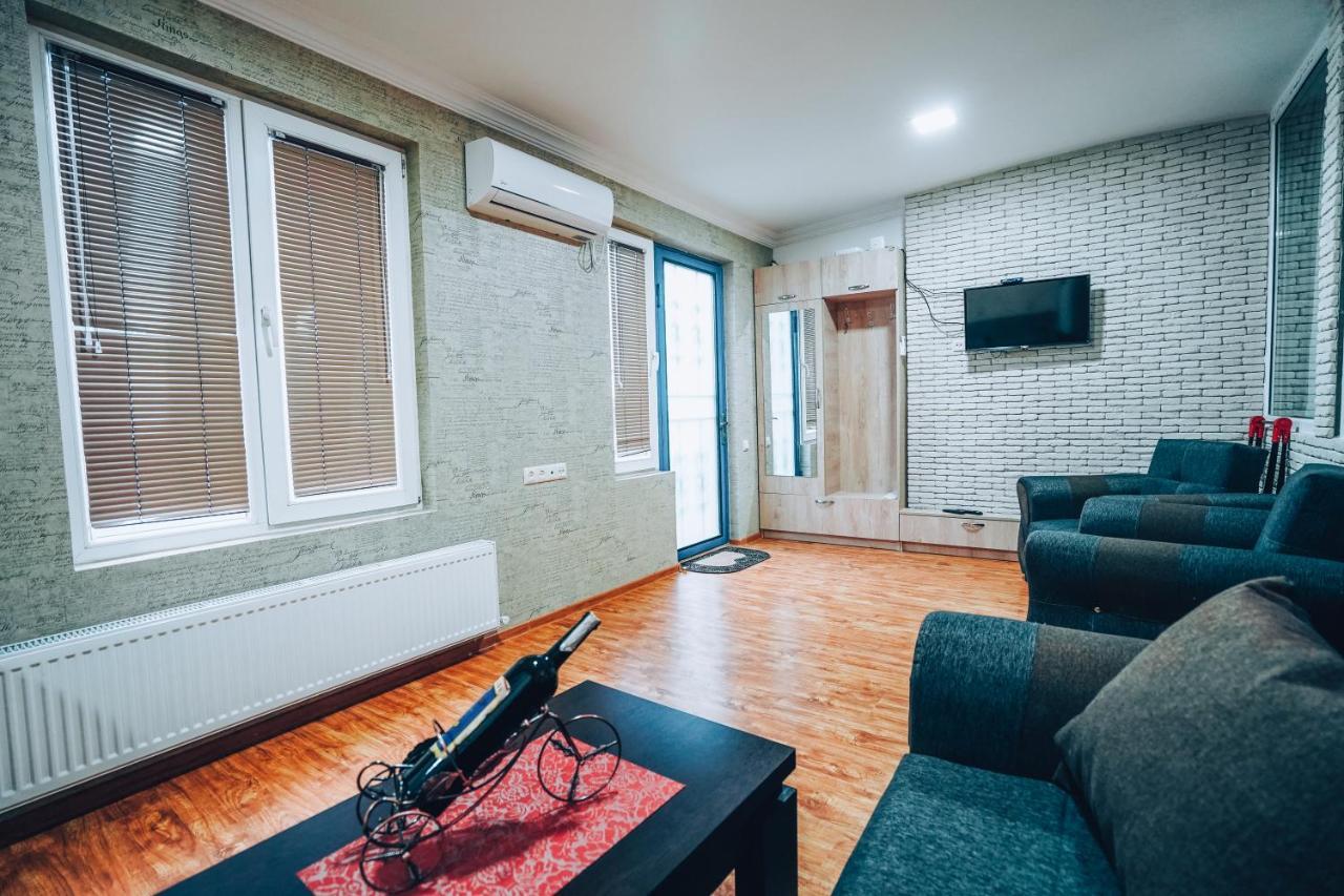 شقة Second House Rustaveli تبليسي المظهر الخارجي الصورة