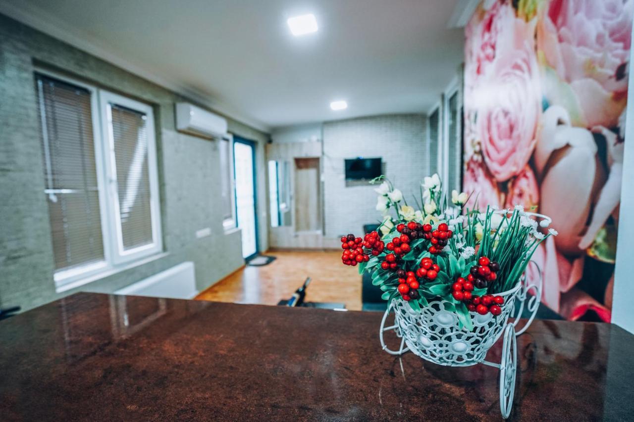 شقة Second House Rustaveli تبليسي المظهر الخارجي الصورة
