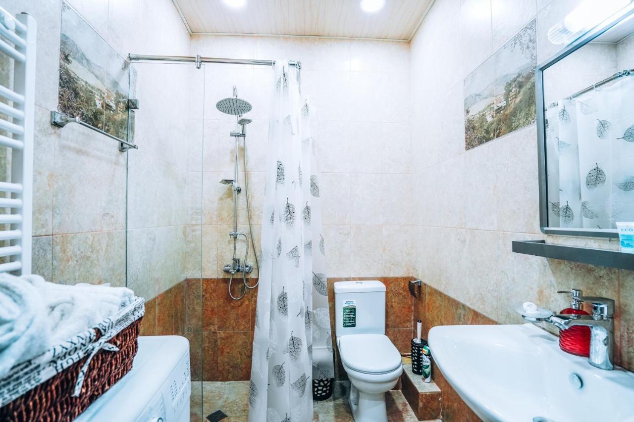 شقة Second House Rustaveli تبليسي المظهر الخارجي الصورة