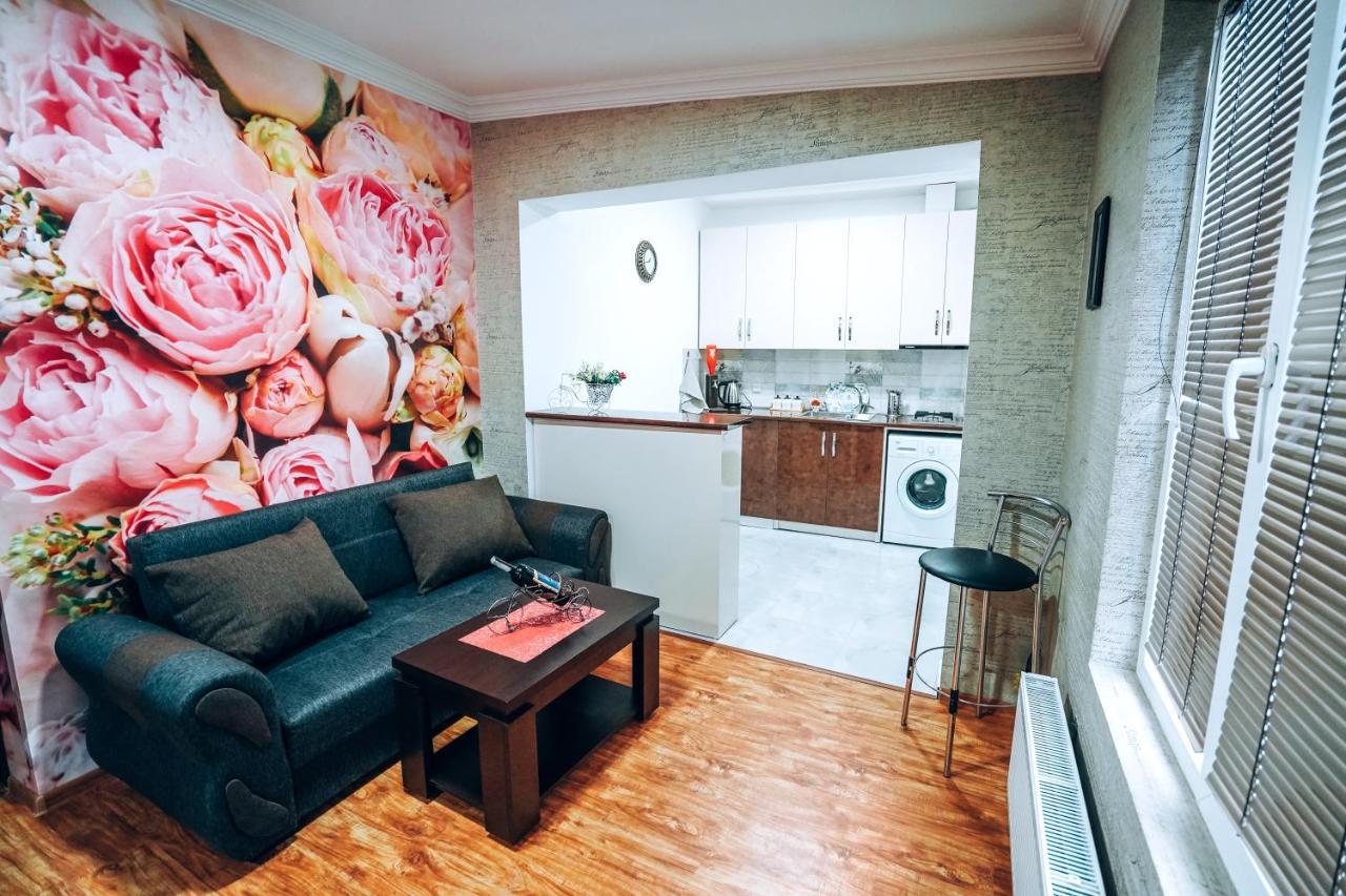شقة Second House Rustaveli تبليسي المظهر الخارجي الصورة