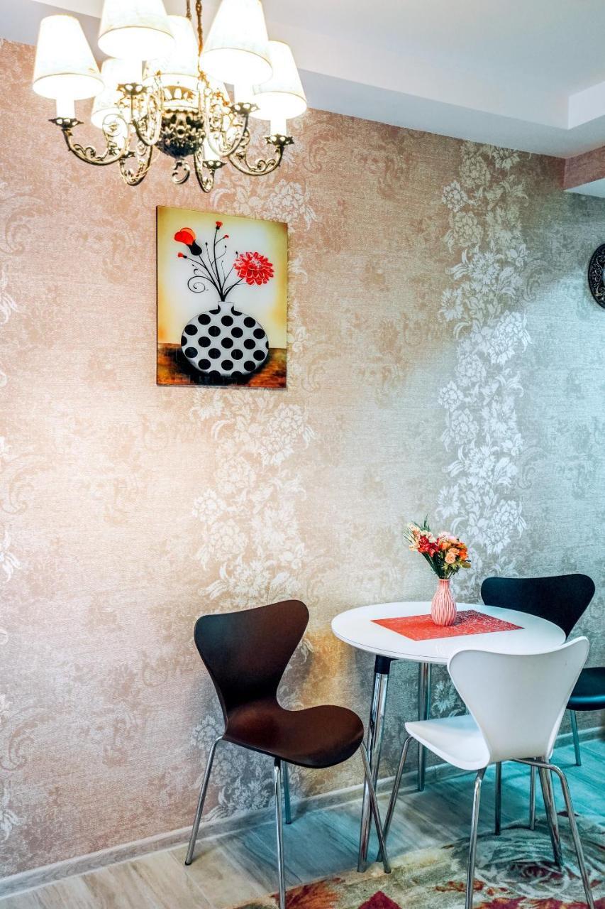شقة Second House Rustaveli تبليسي المظهر الخارجي الصورة